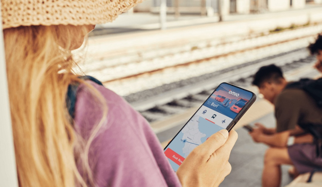 Aplicaciones como Trainline y Omio para comparar precios de trenes y ahorrar en transporte.
