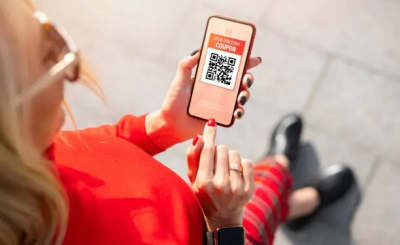 Compras online en España aplicando cupones de descuento en 2025.